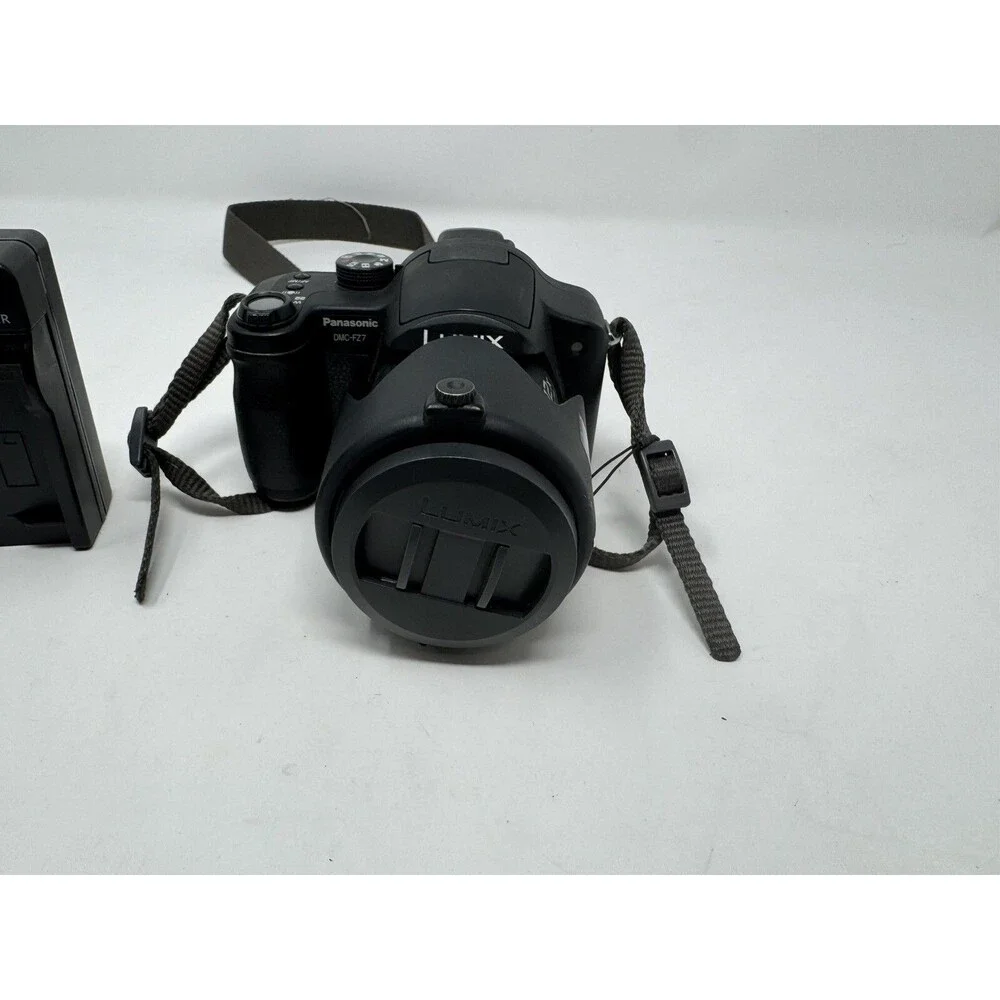 Panasonic Lumix DMC-FZ7 6.0MP Digital Bridge Camera Black w/ Charger & Lens Hood